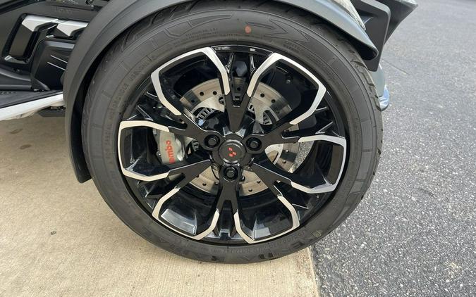 2023 Can-Am® Spyder RT Limited Dark Wheels