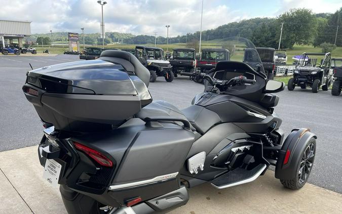 2023 Can-Am® Spyder RT Limited Dark Wheels