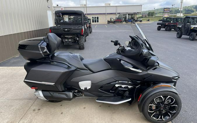 2023 Can-Am® Spyder RT Limited Dark Wheels