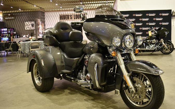 2022 Harley-Davidson Tri Glide Ultra Gauntlet Gray Metallic/Vivid Black