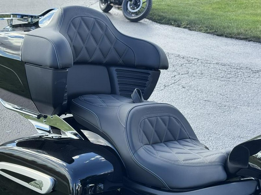 2025 Indian Motorcycle® Pursuit® Limited Black Metallic