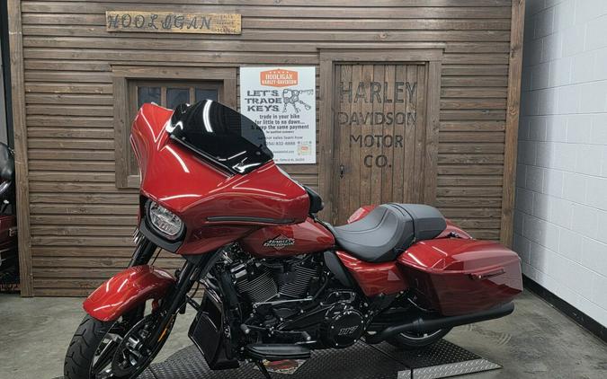 2025 Harley-Davidson® Street Glide™ WHSKEY FIRSTORM/BLK TRIM