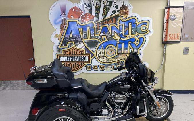 2021 Harley-Davidson Tri Glide Ultra Vivid Black