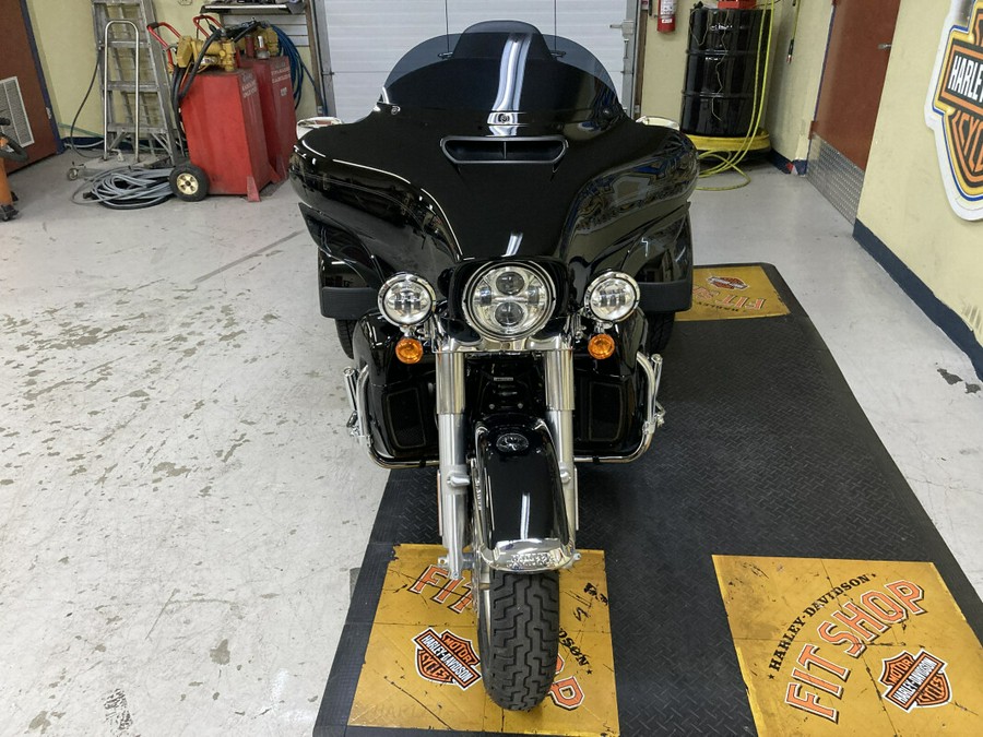 2021 Harley-Davidson Tri Glide Ultra Vivid Black