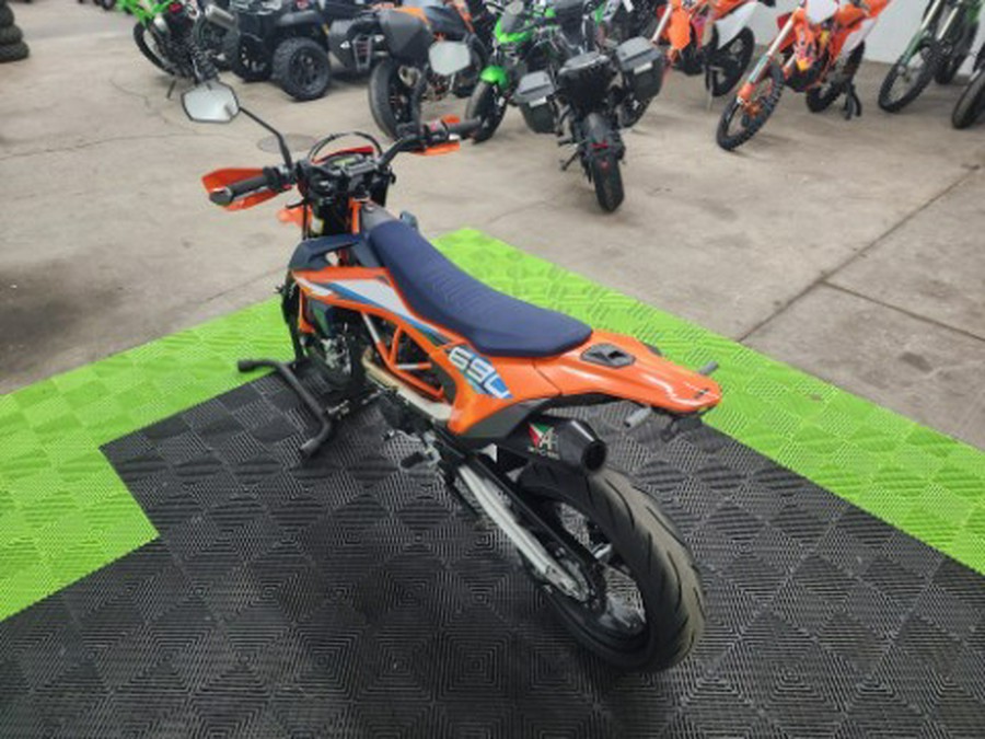 2024 KTM 690 SMC R