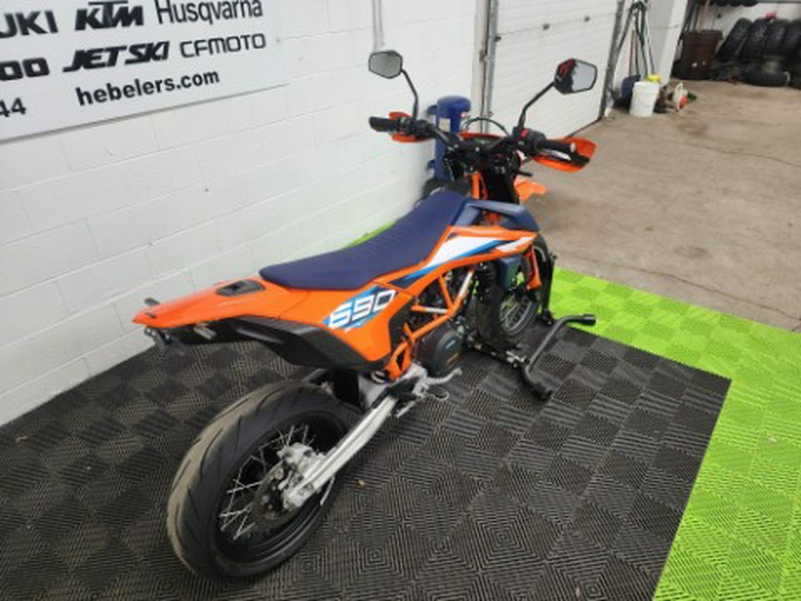 2024 KTM 690 SMC R