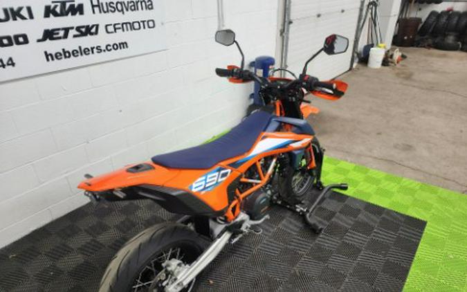 2024 KTM 690 SMC R