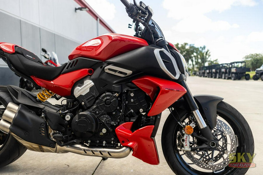 2023 Ducati Diavel V4 Ducati Red