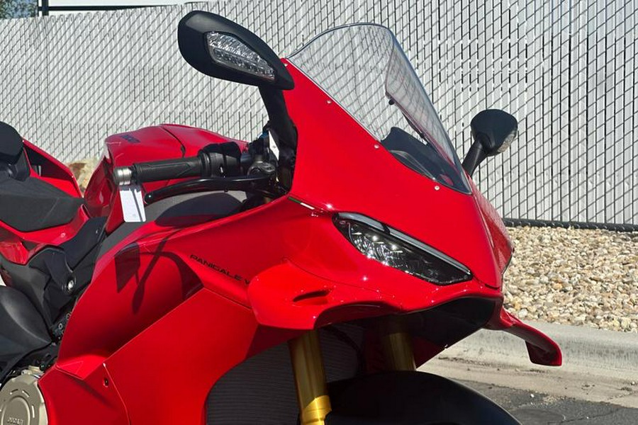 2025 Ducati Panigale V4s