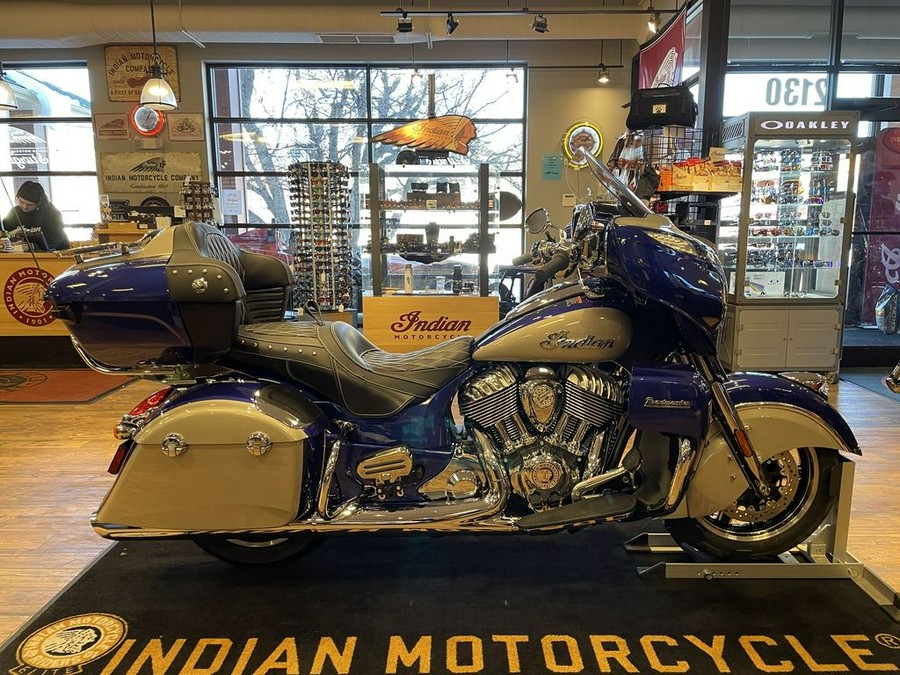 2024 Indian Motorcycle® Roadmaster® with Powerband Audio Package Spirit Blue Metallic/Silver Quartz