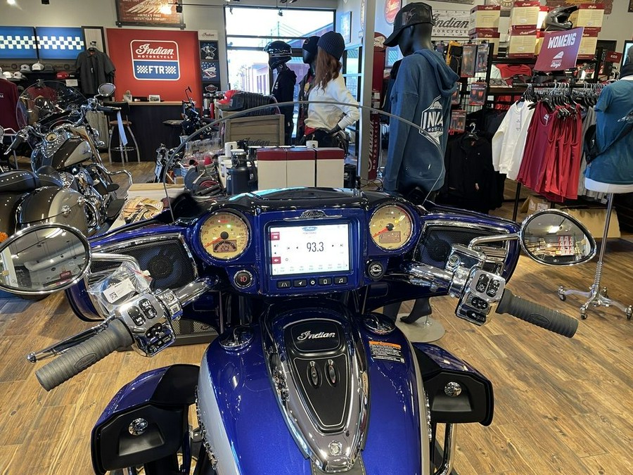 2024 Indian Motorcycle® Roadmaster® with Powerband Audio Package Spirit Blue Metallic/Silver Quartz