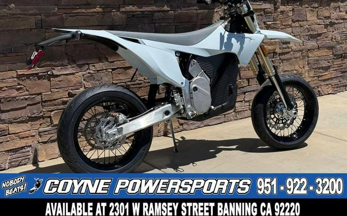 2026 Stark VARG SM 60 hp Medium 165-200lbs (Enduro)