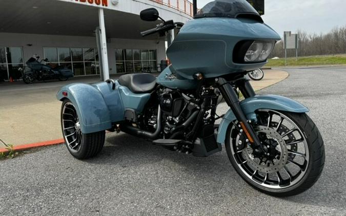 2024 Harley-Davidson Road Glide 3 Sharkskin Blue - Black Finish