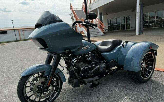 2024 Harley-Davidson Road Glide 3 Sharkskin Blue - Black Finish