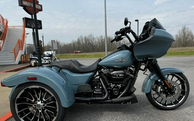 2024 Harley-Davidson Road Glide 3 Sharkskin Blue - Black Finish