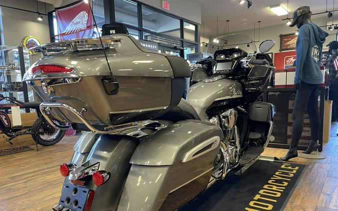 2024 Indian Motorcycle® Pursuit® Limited® with PowerBand Audio Package Titanium/Black Metallic