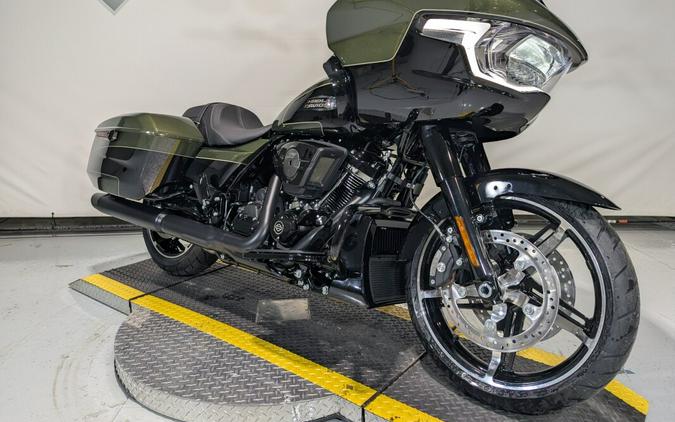 2026 Harley-Davidson® Road Glide® Olive Steel Metallic / Vivid Black - Black Finish