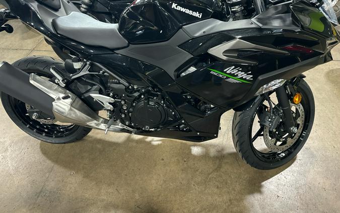 2024 Kawasaki Ninja 500 Review [14 Fast Facts]