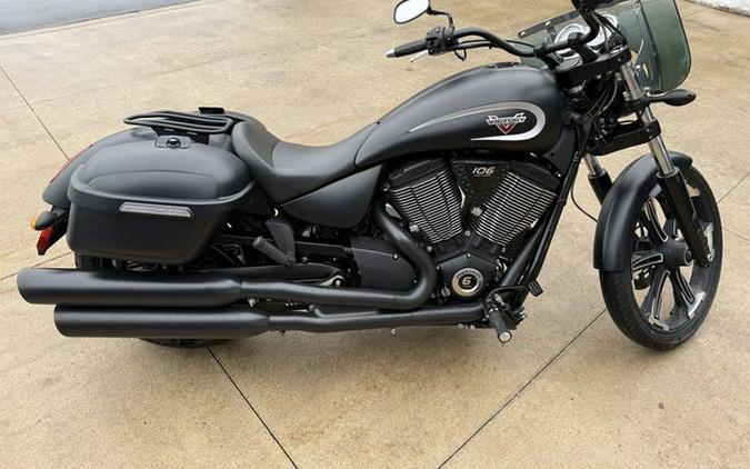 2016 Victory Motorcycles Vegas 8-Ball Gloss Black
