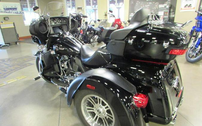2022 Harley-Davidson® FLHTCUTG - Tri Glide® Ultra