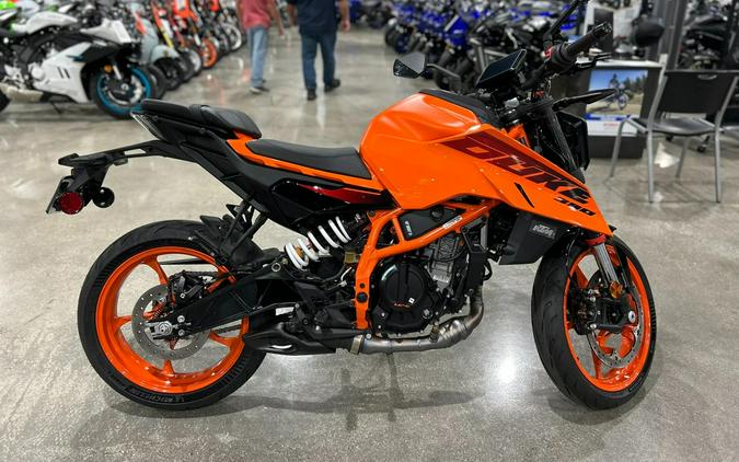 2025 KTM 390 DUKE