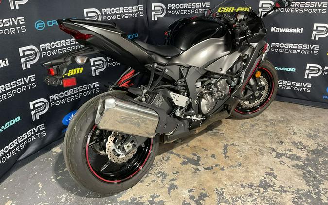 2023 Kawasaki Ninja® ZX™-6R Metallic Matte Graphenesteel Gray/Diablo Black