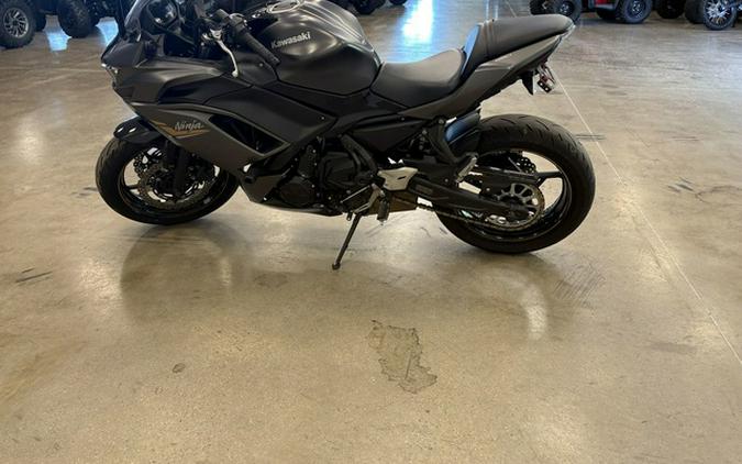 2023 Kawasaki Ninja 650 Metallic Matte Graphenesteel GrayEbony