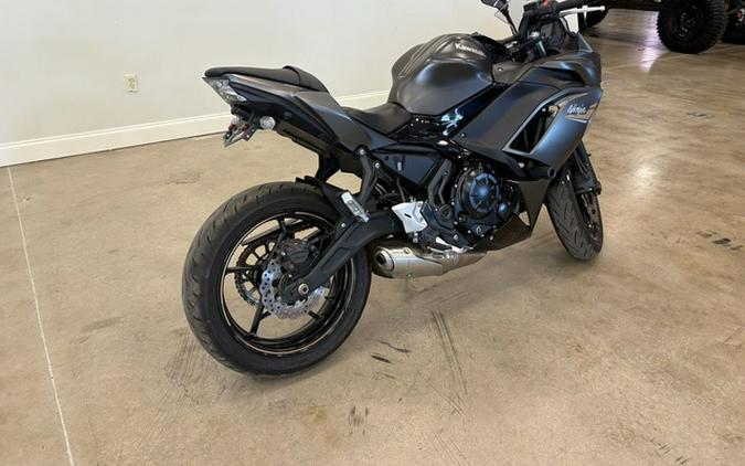 2023 Kawasaki Ninja 650 Metallic Matte Graphenesteel GrayEbony