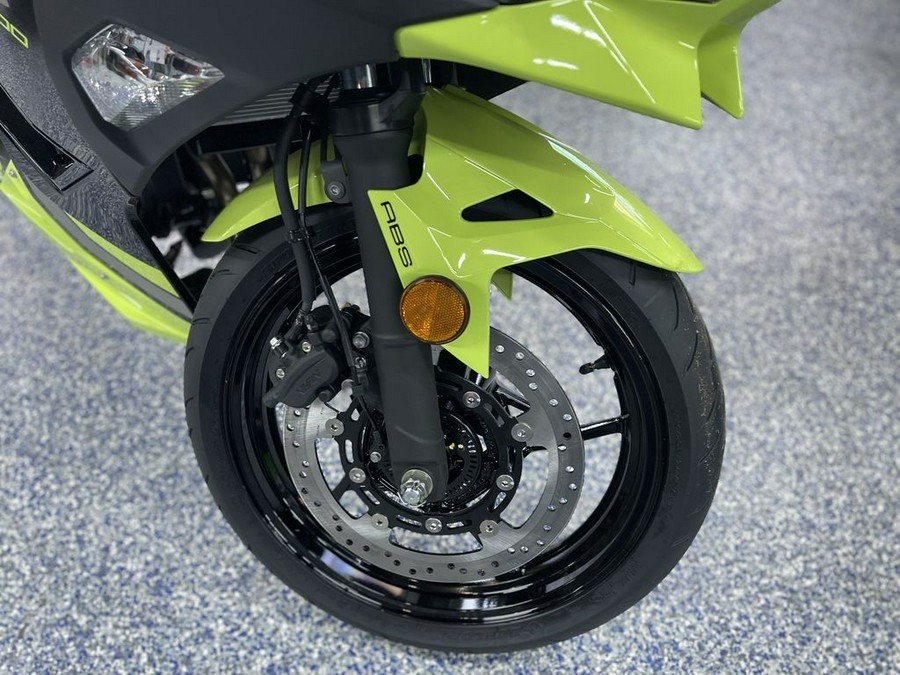 2026 Kawasaki Ninja® 500 ABS Metallic Yellowish Green/Ebony