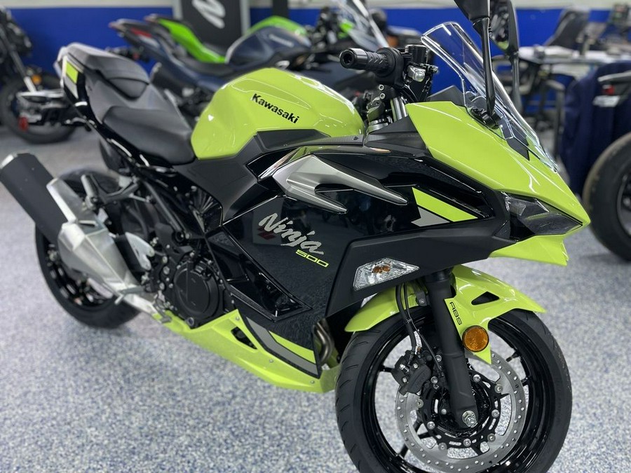 2026 Kawasaki Ninja® 500 ABS Metallic Yellowish Green/Ebony
