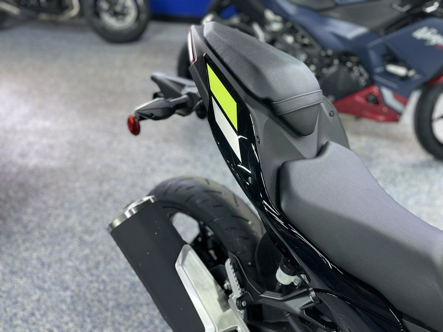 2026 Kawasaki Ninja® 500 ABS Metallic Yellowish Green/Ebony