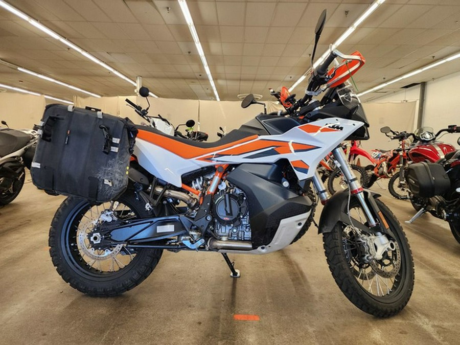 2023 KTM Adventure 890 R