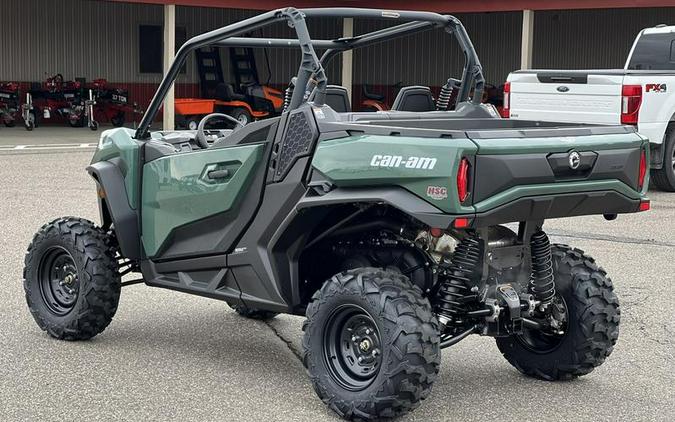 2023 Can-Am® Commander DPS 700