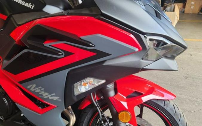 2024 Kawasaki Ninja® 500 ABS Passion Red/Metallic Flat Spark Black