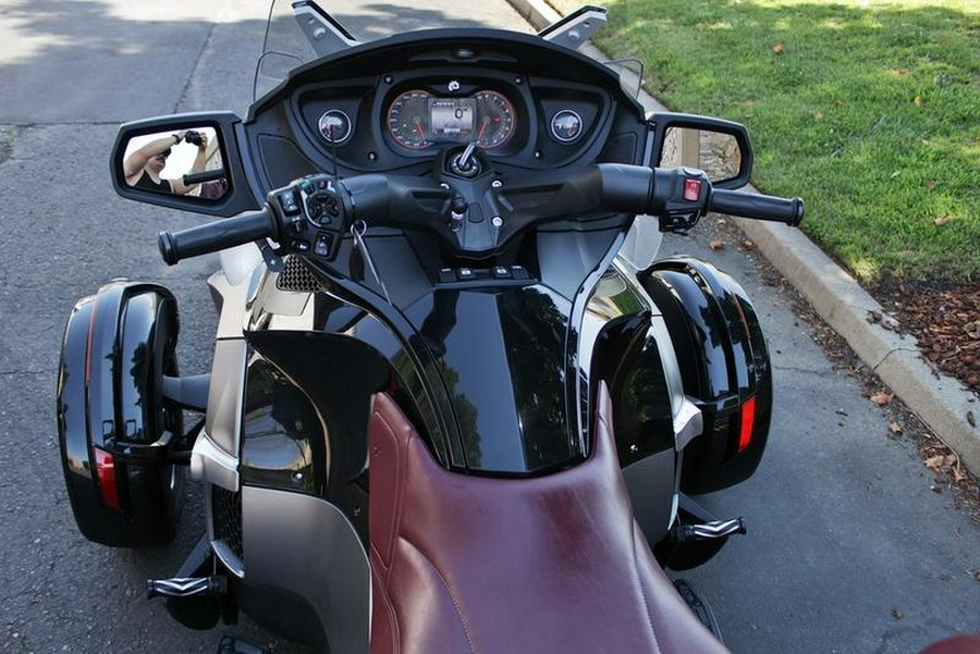 2015 Can-Am® Spyder® RT-S Special Series 6-Speed Semi-Automatic (SE6)