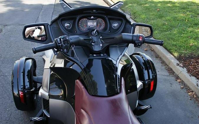 2015 Can-Am® Spyder® RT-S Special Series 6-Speed Semi-Automatic (SE6)