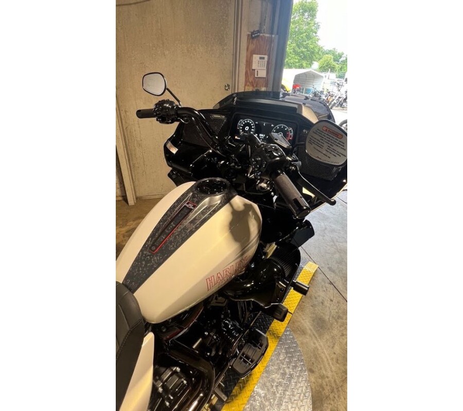 FLTRXSTSE 2024 CVO™ Road Glide® ST