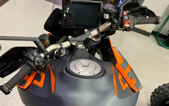 2023 KTM 1290 SUPER DUKE GT