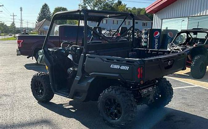 2023 Can-Am Defender DPS HD9