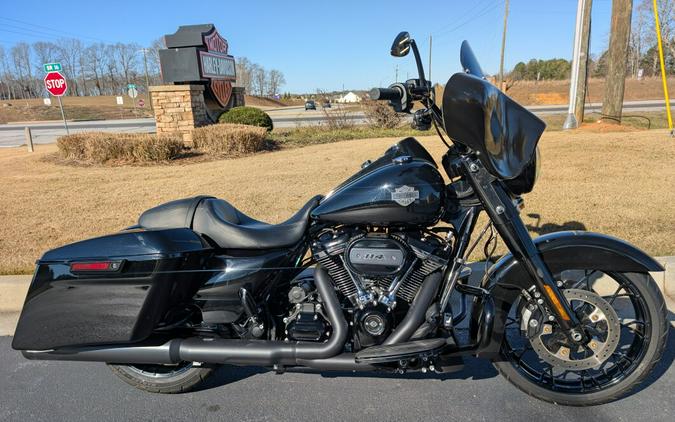 2022 Harley-Davidson® Road King® Special Vivid Black