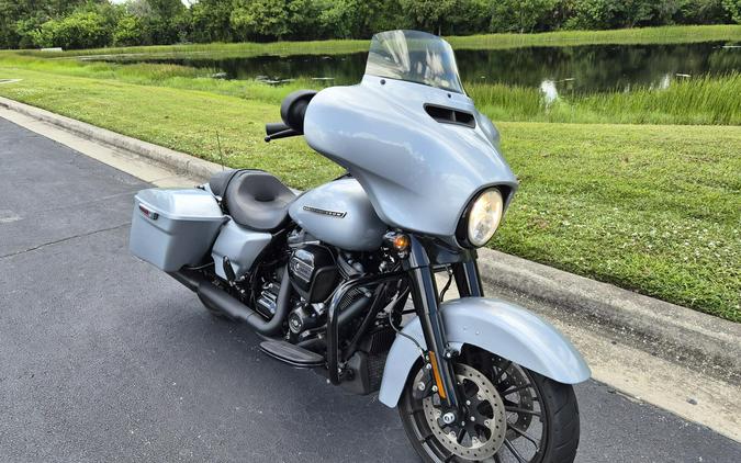 FLHXS 2019 Street Glide Special