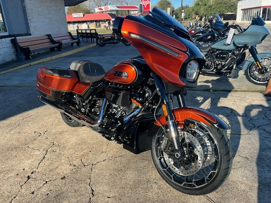 2023 Harley-Davidson CVO™ Street Glide Whiskey Neat w/Raven Metallic