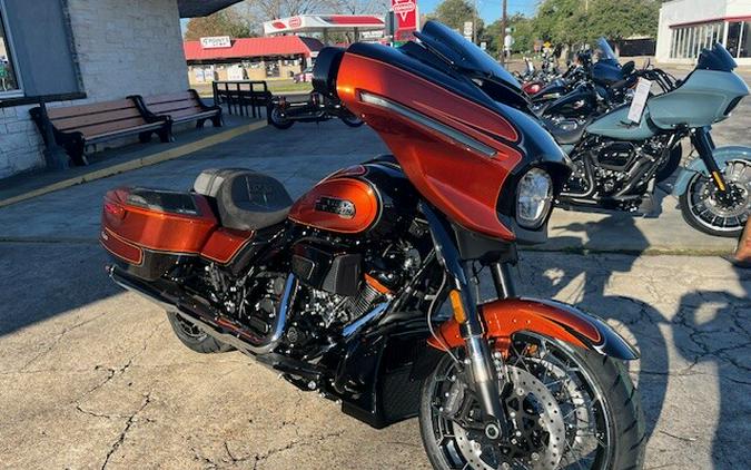 2023 Harley-Davidson CVO™ Street Glide Whiskey Neat w/Raven Metallic