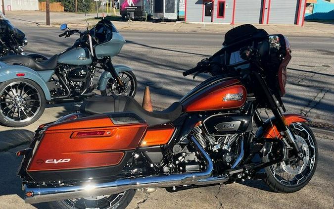 2023 Harley-Davidson CVO™ Street Glide Whiskey Neat w/Raven Metallic