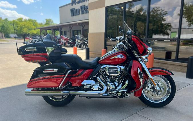 2016 Harley-Davidson® CVO™ Limited Black Garnet & Electric Red Pearl with Carb