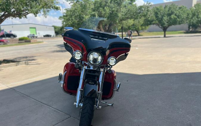 2016 Harley-Davidson® CVO™ Limited Black Garnet & Electric Red Pearl with Carb