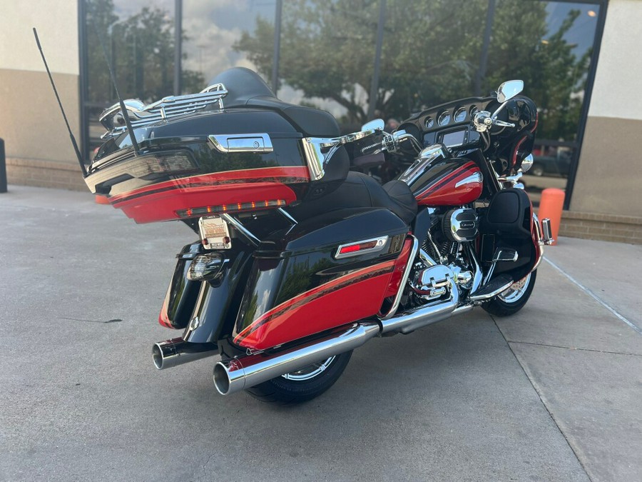 2016 Harley-Davidson® CVO™ Limited Black Garnet & Electric Red Pearl with Carb