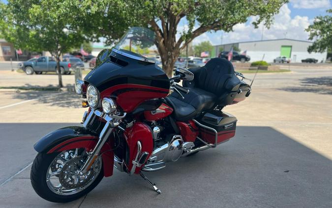 2016 Harley-Davidson® CVO™ Limited Black Garnet & Electric Red Pearl with Carb