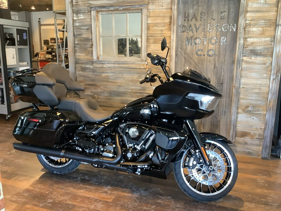 Harley-Davidson® Road Glide Limited 2026 FLTRXL T14-26 Vivid Black Black Trim