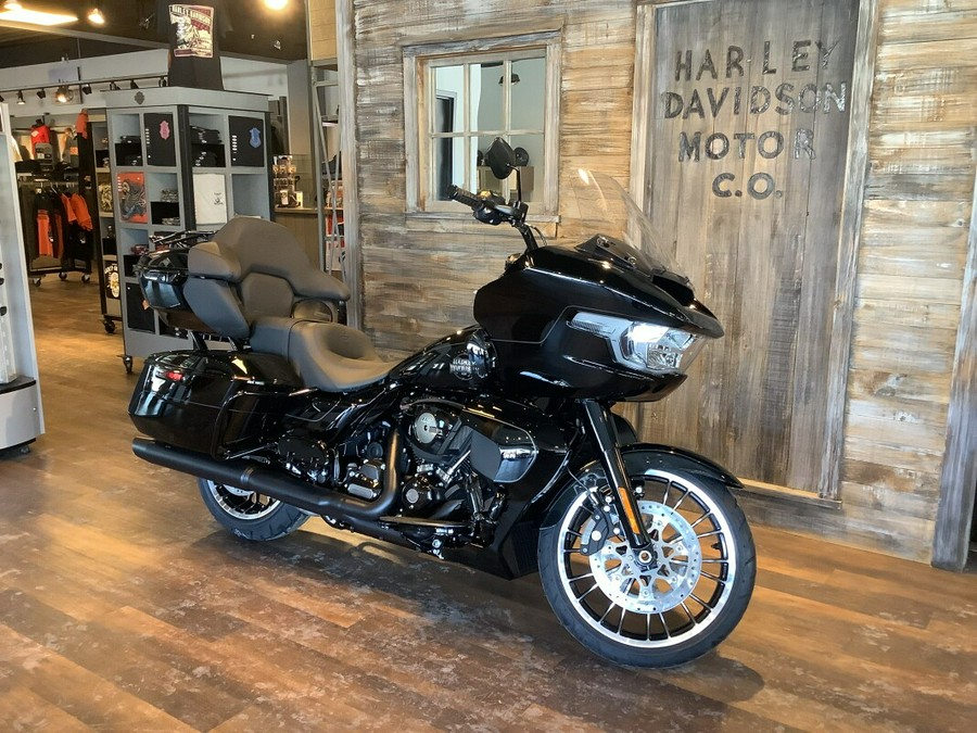 Harley-Davidson® Road Glide Limited 2026 FLTRXL T14-26 Vivid Black Black Trim